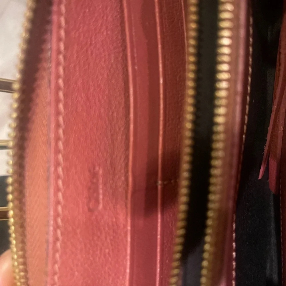 GUC Chloe signature bow zippy wallet - Picture 7 of 10